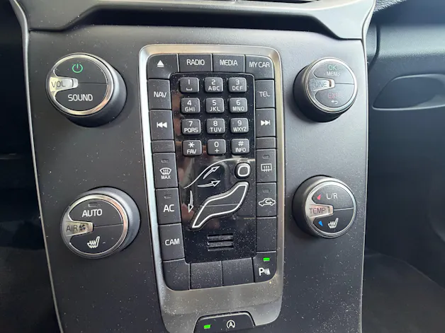 VOLVO V40 D3