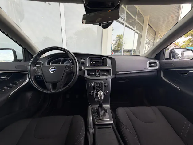 VOLVO V40 D3