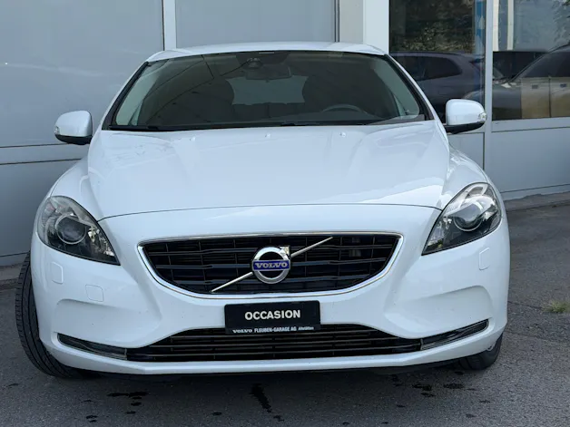 VOLVO V40 D3