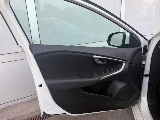 VOLVO V40 D3
