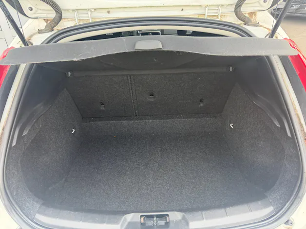 VOLVO V40 D3