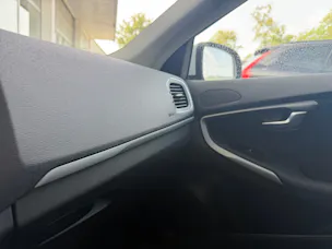 VOLVO V40 D3