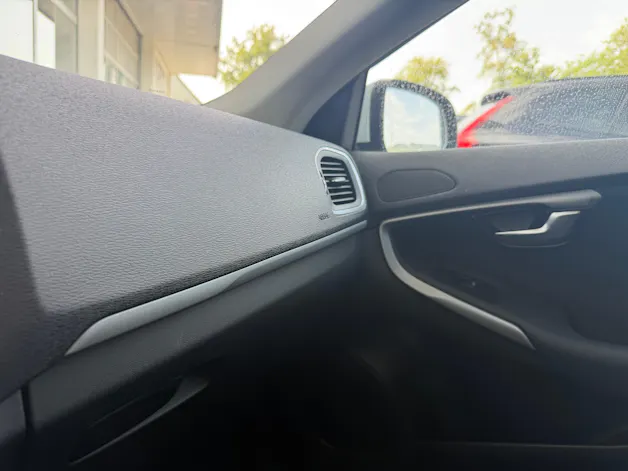 VOLVO V40 D3