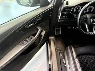 AUDI SQ8 TFSI quattro tiptronic