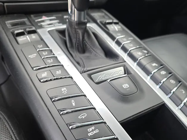 PORSCHE Macan GTS PDK