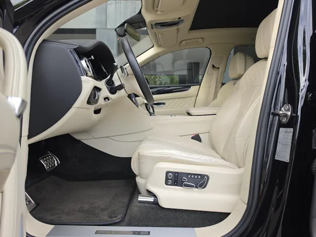 BENTLEY Bentayga W12 Schmohl- Auslieferung aus 1. Hand mit Top- Ausstattung!