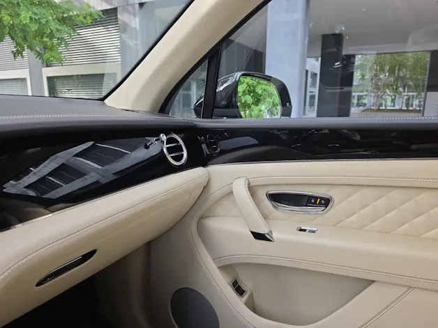 BENTLEY Bentayga W12 Schmohl- Auslieferung aus 1. Hand mit Top- Ausstattung!