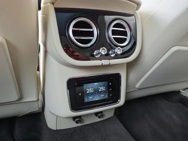 BENTLEY Bentayga W12 Schmohl- Auslieferung aus 1. Hand mit Top- Ausstattung!