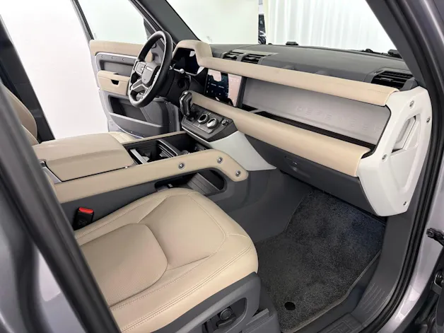 Land Rover Defender110 3.0DI6 300 SE