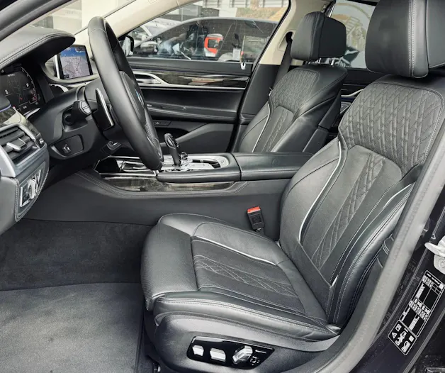 BMW M760Li xDrive Sport Getriebe
