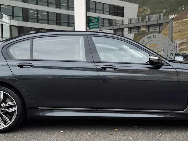 BMW M760Li xDrive Sport Getriebe