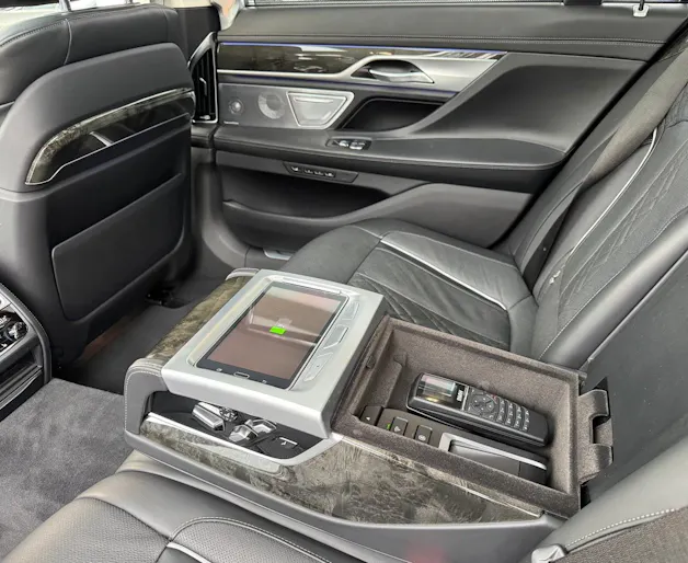 BMW M760Li xDrive Sport Getriebe