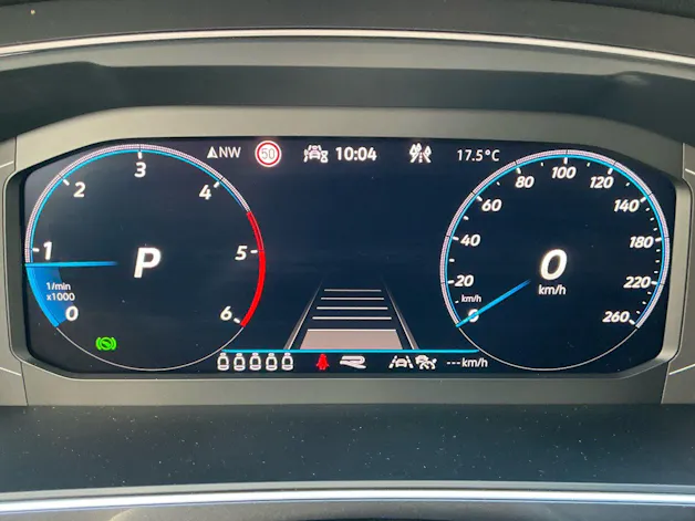 VW Tiguan Allspace R-Line 4Motion *** PANORAMADACH & ANHÄNGERKUPPLUNG ***