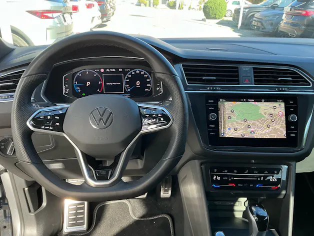 VW Tiguan Allspace R-Line 4Motion *** PANORAMADACH & ANHÄNGERKUPPLUNG ***