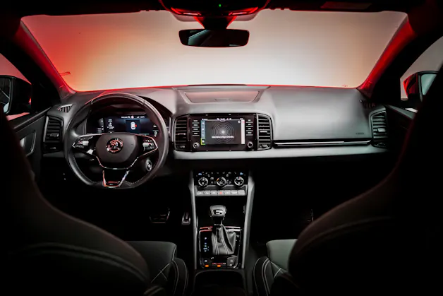 SKODA Karoq 2.0 TSI SportLine 4x4 DSG / Panoramadach / Parkassistent / Sitzheizung
