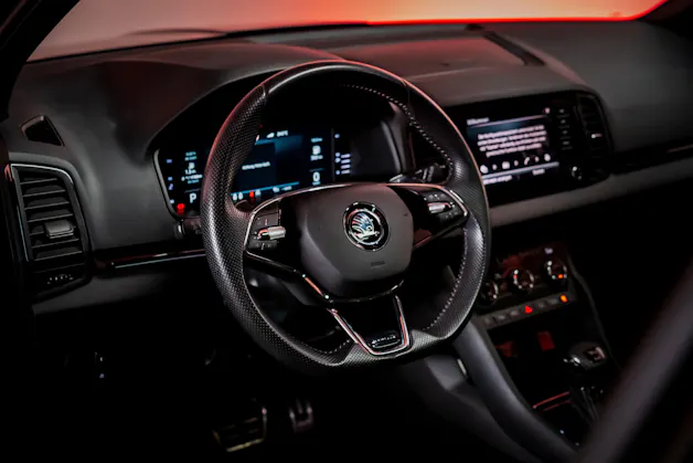 SKODA Karoq 2.0 TSI SportLine 4x4 DSG / Panoramadach / Parkassistent / Sitzheizung