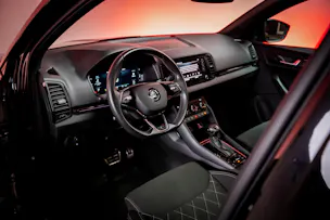 SKODA Karoq 2.0 TSI SportLine 4x4 DSG / Panoramadach / Parkassistent / Sitzheizung