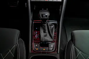 SKODA Karoq 2.0 TSI SportLine 4x4 DSG / Panoramadach / Parkassistent / Sitzheizung