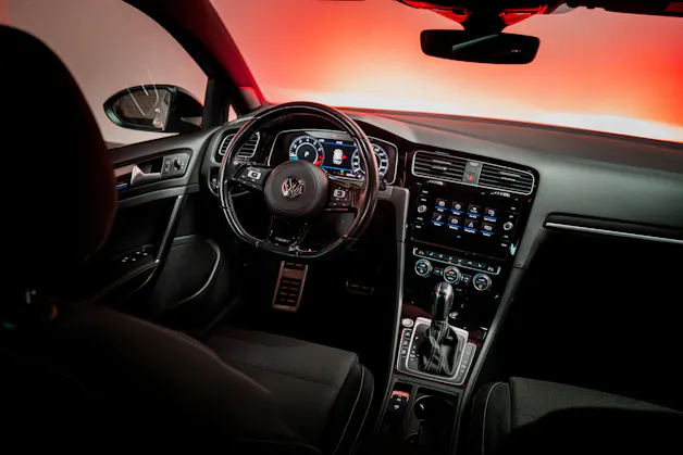 VW Golf VII 2.0 TSI R DSG 4motion / Facelift / Panorama-Schiebedach / Virtual Cockpit