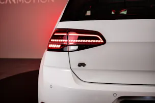 VW Golf VII 2.0 TSI R DSG 4motion / Facelift / Panorama-Schiebedach / Virtual Cockpit
