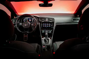 VW Golf VII 2.0 TSI R DSG 4motion / Facelift / Panorama-Schiebedach / Virtual Cockpit