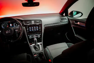 VW Golf VII 2.0 TSI R DSG 4motion / Facelift / Panorama-Schiebedach / Virtual Cockpit
