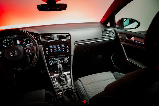VW Golf VII 2.0 TSI R DSG 4motion / Facelift / Panorama-Schiebedach / Virtual Cockpit
