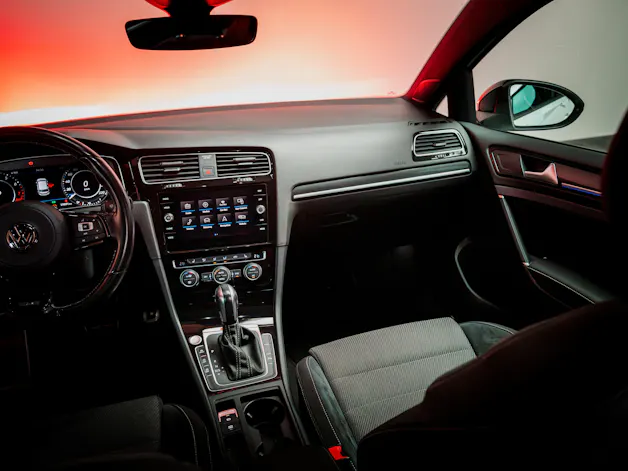 VW Golf VII 2.0 TSI R DSG 4motion / Facelift / Panorama-Schiebedach / Virtual Cockpit