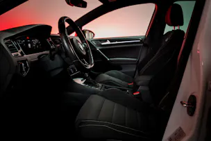 VW Golf VII 2.0 TSI R DSG 4motion / Facelift / Panorama-Schiebedach / Virtual Cockpit