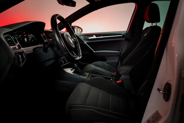 VW Golf VII 2.0 TSI R DSG 4motion / Facelift / Panorama-Schiebedach / Virtual Cockpit