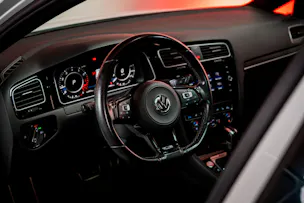 VW Golf VII 2.0 TSI R DSG 4motion / Facelift / Panorama-Schiebedach / Virtual Cockpit