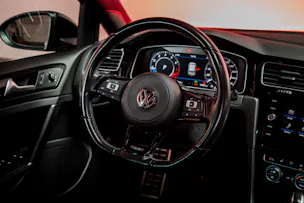 VW Golf VII 2.0 TSI R DSG 4motion / Facelift / Panorama-Schiebedach / Virtual Cockpit