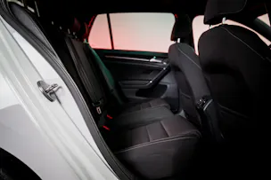 VW Golf VII 2.0 TSI R DSG 4motion / Facelift / Panorama-Schiebedach / Virtual Cockpit