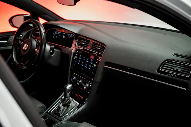 VW Golf VII 2.0 TSI R DSG 4motion / Facelift / Panorama-Schiebedach / Virtual Cockpit