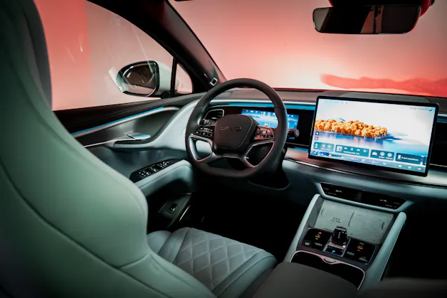 BYD Sealion 7 91,3 kWh Excellence AWD / Panoramadach / Head-Up Display / Sitzheizung & Lüftung