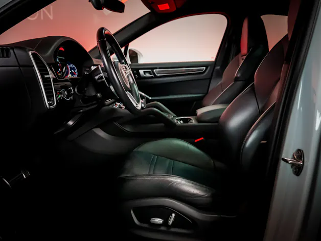 PORSCHE Cayenne Coupé 2.9 V6 S / CH-Fahrzeug / Sport Chrono / Panorama
