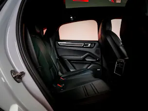 PORSCHE Cayenne Coupé 2.9 V6 S / CH-Fahrzeug / Sport Chrono / Panorama
