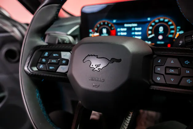 FORD Mustang Coupé 5.0 V8 Dark Horse / CH-Fahrzeug / Rückfahrkamera
