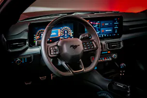 FORD Mustang Coupé 5.0 V8 Dark Horse / CH-Fahrzeug / Rückfahrkamera