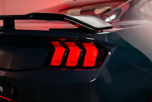 FORD Mustang Coupé 5.0 V8 Dark Horse / CH-Fahrzeug / Rückfahrkamera