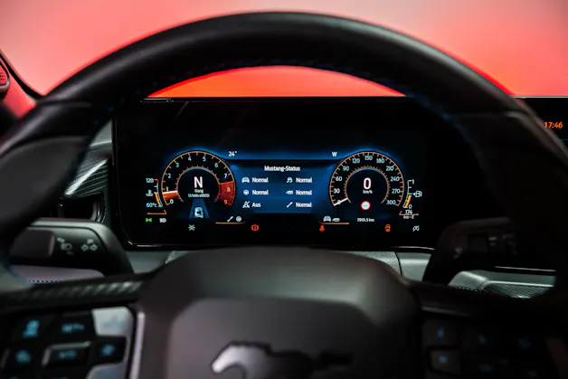 FORD Mustang Coupé 5.0 V8 Dark Horse / CH-Fahrzeug / Rückfahrkamera