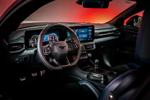 FORD Mustang Coupé 5.0 V8 Dark Horse / CH-Fahrzeug / Rückfahrkamera
