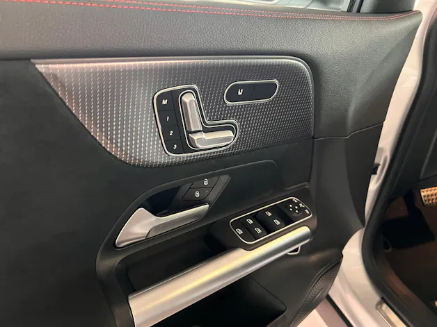 MERCEDES-BENZ EQA 350 4Matic Swiss Star