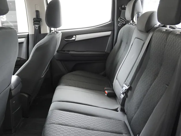 ISUZU D-MAX 1.9 Crew Cab Solar 4x4 A