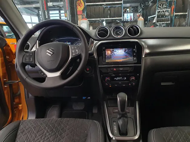 Suzuki Vitara 1.4 Boosterjet Compact + Automatic