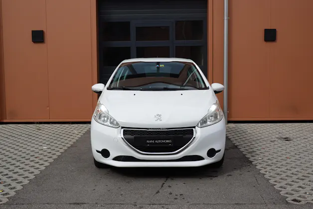 PEUGEOT 208 1.2 VTI " * Véhicule CH * Régulateur de vitesse * intérieur tissus *"