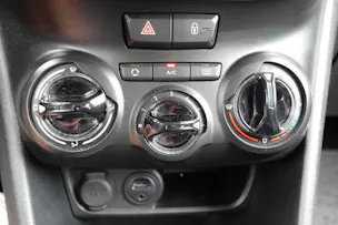 PEUGEOT 208 1.2 VTI " * Véhicule CH * Régulateur de vitesse * intérieur tissus *"