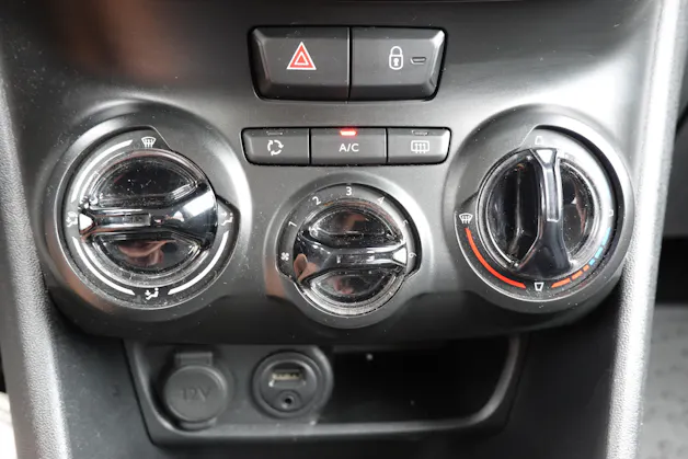 PEUGEOT 208 1.2 VTI " * Véhicule CH * Régulateur de vitesse * intérieur tissus *"