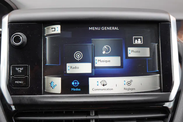 PEUGEOT 208 1.2 VTI " * Véhicule CH * Régulateur de vitesse * intérieur tissus *"