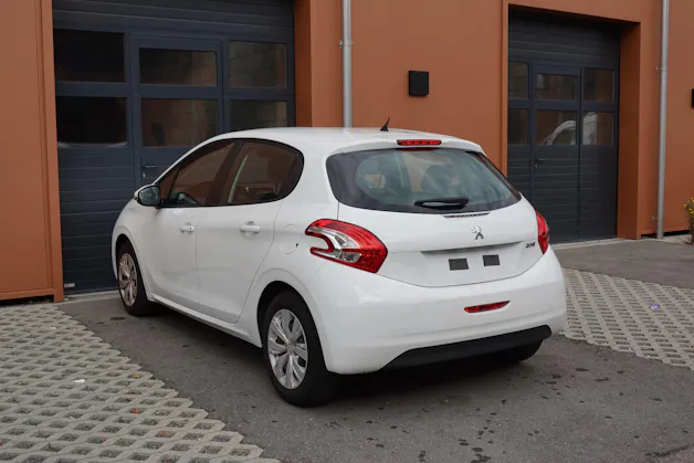PEUGEOT 208 1.2 VTI " * Véhicule CH * Régulateur de vitesse * intérieur tissus *"